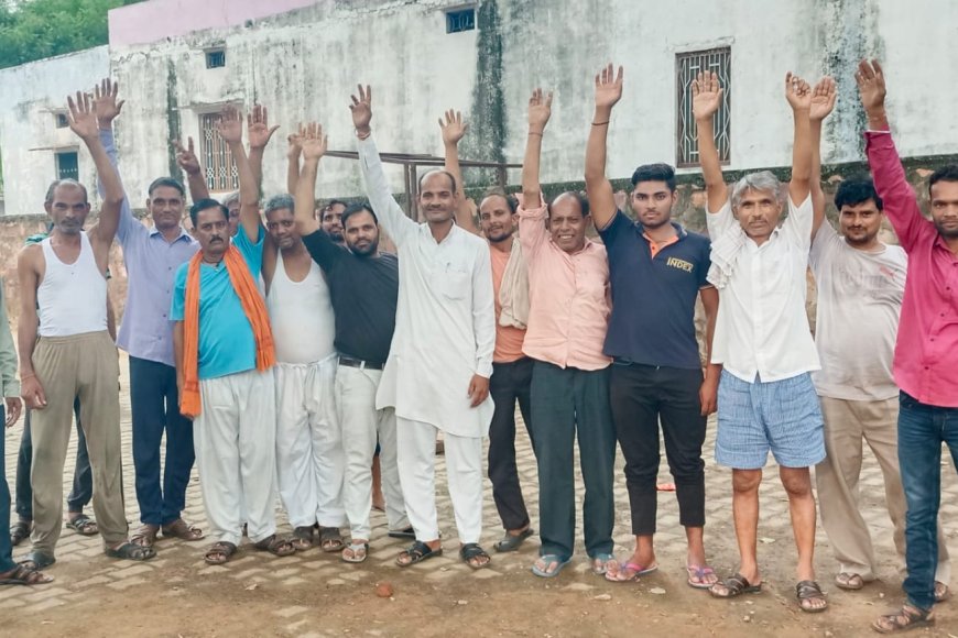 सूरौठ में राजकीय कन्या स्कूल को तोड़ने का विरोध, विद्यालय को दो पारियों में संचालित करने की मांग को लेकर किया  प्रदर्शन
