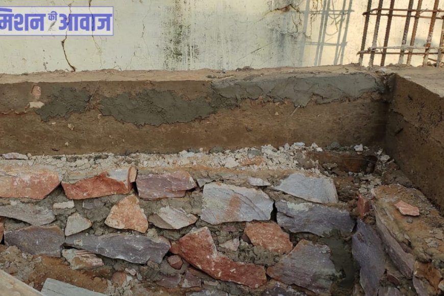 रमसा के द्वारा दी गई बिल्डिंग की डीपीसी में मिलावट का ग्रामीणों ने लगाया आरोप