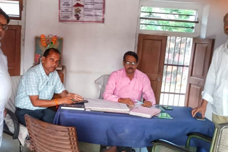 आयुर्वेद विभाग के उपनिदेशक ने किया राजकीय औषधालय का आकस्मिक निरीक्षण