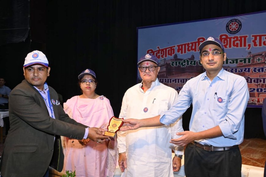 व्याख्याता विजय सिंह मीणा को शिक्षा मंत्री एवं निदेशक ने राज्य स्तरीय पुरस्कार से किया सम्मानित