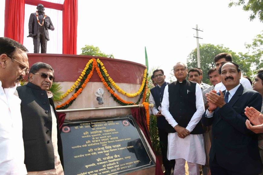 मुख्यमंत्री गहलोत ने राजस्थान विश्वविध्यालय में डॉ. बी. आर. अम्बेडकर पुस्तकालय भवन का लोकार्पण और प्रतिमा का किया अनावरण