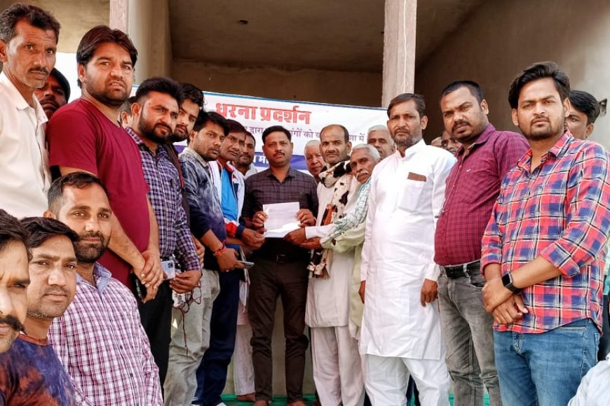 सूरौठ में सर्व समाज के लोगों ने स्टेट हाईवे के पास 4 घंटे तक दिया धरना, किया विरोध प्रदर्शन