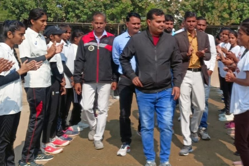 सौरभ टी टी कॉलेज और क्रिएटिव गंगापुर की महिला क्रिकेट टीमों के बीच होगा फाइनल