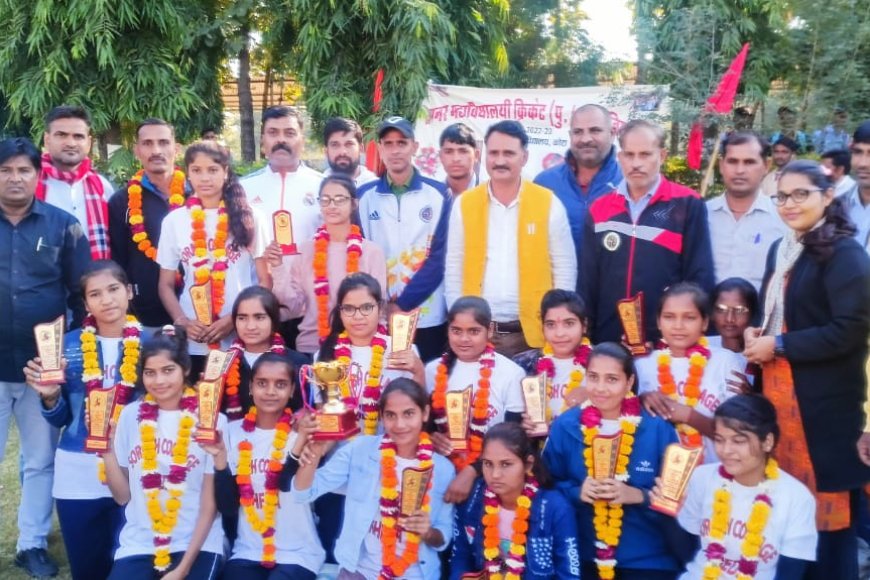 सौरभ एजुकेशन केंपस खेडा मे अंतर महाविद्यालय स्तरीय समापन कार्यक्रम में विजेता टीम के खिलाड़ियों को किया सम्मानित