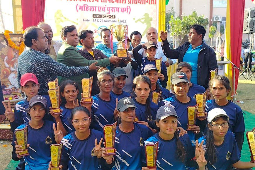 अंतर महाविद्यालय सॉफ्टबॉल प्रतियोगिता का मेजबान निर्मल डिग्री कॉलेज बना पुरुष ब महिला चैंपियन