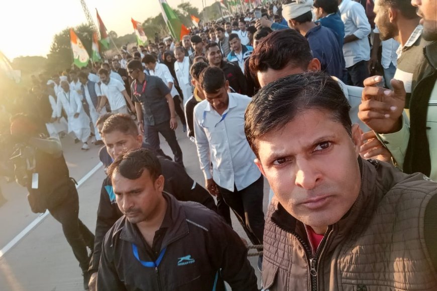 कांग्रेस के नेता राहुल गांधी को इंटर डिस्कॉम स्थानांतरण नीति बनाने को लेकर ज्ञापन देंकर इन्टर डिस्कॉम की मांग को उठाया