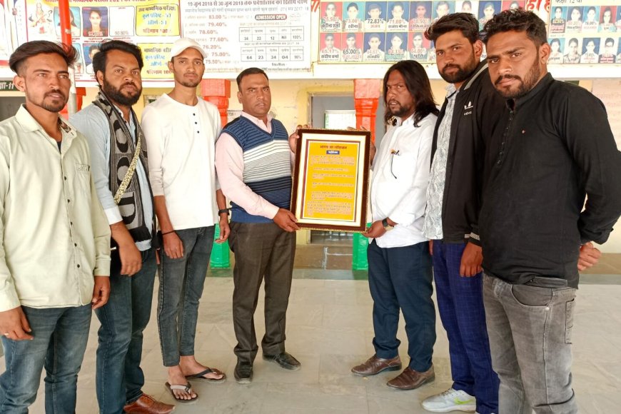 संविधान उद्देशिका भेंटकर मनाया गया जन्मदिन