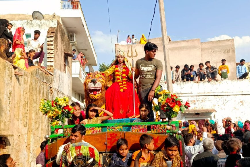 सूरौठ में दूसरे दिन भी रियासत कालीन परंपराओं के साथ निकली ईशर गणगौर की शोभा यात्रा