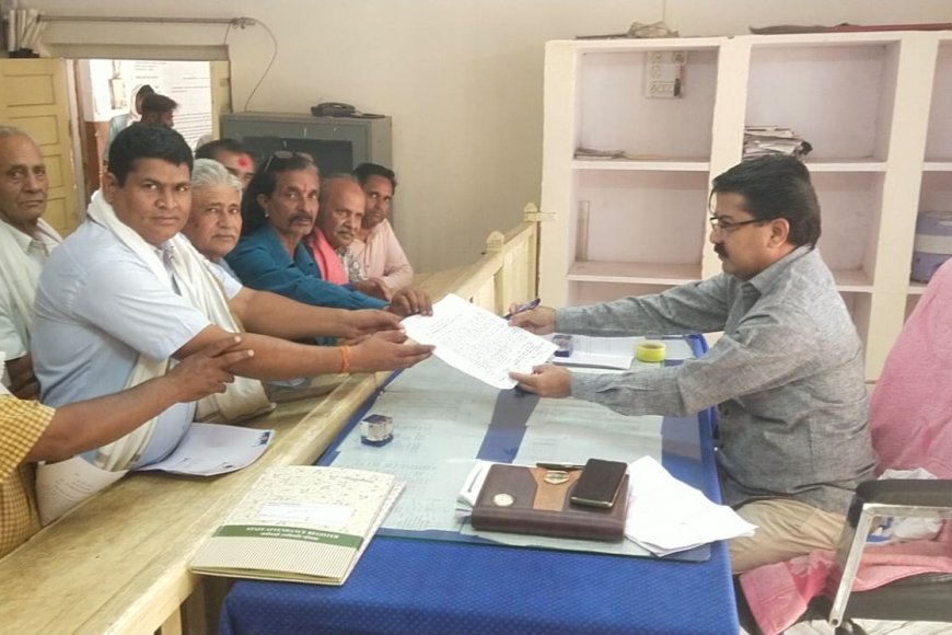 स्टाम्प विक्रेता एसोसिएशन कि ओर से पंजीयन एवं मुद्रांक उपनिरीक्षक एवं पदेन कलेक्टर भरतपुर के नाम तहसीलदार को सौंपा ज्ञापन