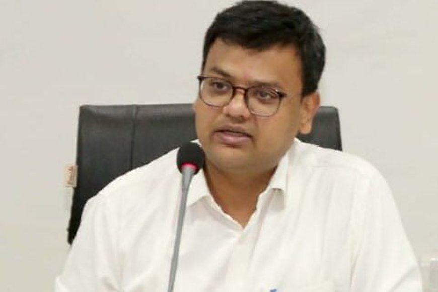 शाला स्तर से किए गए व्ययों के भुगतान सबंधी नियमों का पालन नहीं किये जाने के आरोप में कलेक्टर ने कई कर्मचारियों को किया निलंबित
