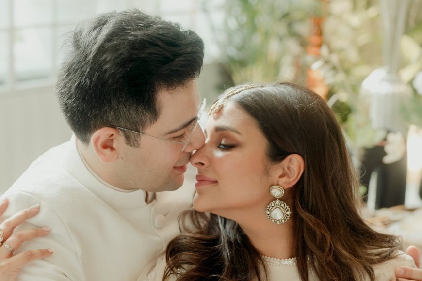 Raghav Chadha Parineeti Chopra Engagement : आप नेता राघव चढ्ढा और परिणीति चोपड़ा ने की सगाई । सोशल मीडिया पर रोमांटिक फोटो वायरल