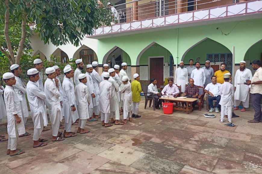 कुतुकपुर में मदरसे के छात्रों का ब्लॉक चिकित्सा अधिकारी के निर्देशन में किया गया स्वास्थ्य परीक्षण