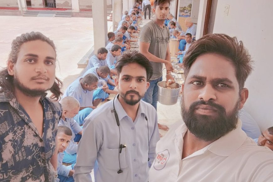 अपना घर अपना आश्रम के प्रभुजिओं को भोजन कराकर किया पुण्य का काम
