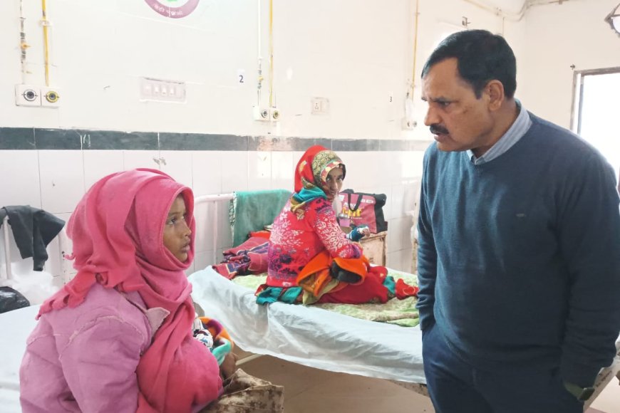 Bhartapur: संभागीय आयुक्त ने जनाना अस्पताल का किया औचक निरीक्षण