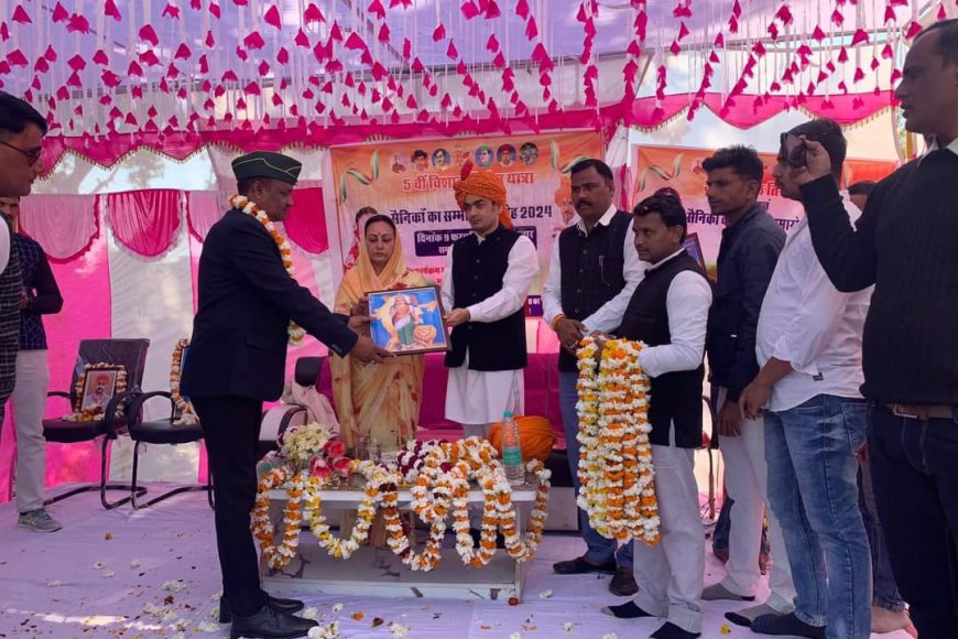 मंडरायल : शहीदों के सम्मान में निकाली गई पांचवी विशाल तिरंगा यात्रा, पूर्व विधायक रोहिणी देवी ने शहीदों को किया नमन