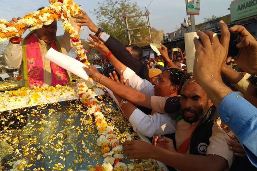 करौली : सपोटरा विधानसभा की मांगो को लेकर भाजपा युवा मोर्चा के मंडल अध्यक्ष प्रताप पाकड़ ने मुख्यमंत्री भजनलाल शर्मा को दिया ज्ञापन