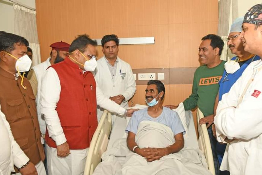 जयपुर: बहादुरी दिखाते हुए बैंक लूट की वारदात को नाकाम किया था कैशियर नरेन्द्र ने, मुख्यमंत्री भजनलाल शर्मा ने की मुलाकात