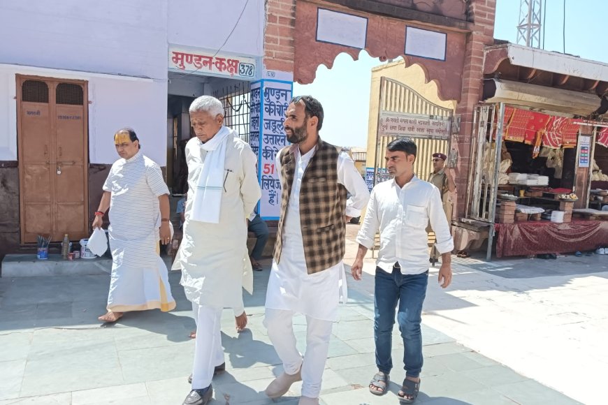 करौली । कैलादेवी दर्शन को पहुंचे कैबिनेट कृषि मंत्री डॉ किरोड़ी लाल मीणा के छोटे भाई जगमोहन मीणा, लोकसभा क्षेत्र दौसा से मांग रहे है भाजपा का टिकट