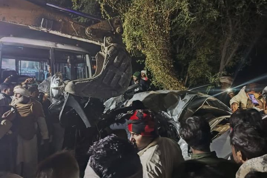 करौली में निजी बस और कार की भिड़ंत में 5 लोगों की मौत, करौली-गंगापुर मार्ग की घटना