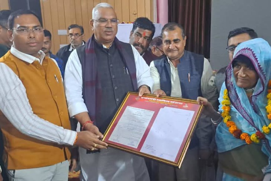 Karauli : जिला प्रभारी मंत्री ने 21 लाभार्थियों को पट्टा वितरित किया, विधायक हंसराज मीणा व दर्शन सिंह मौजूद रहे