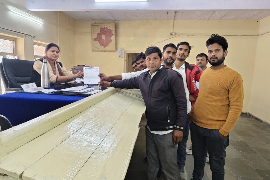 हिंडौन विधानसभा की समस्याओं को लेकर आजाद समाज पार्टी कांशीराम के कार्यकर्ताओं ने उपखंड अधिकारी को सौंपा ज्ञापन