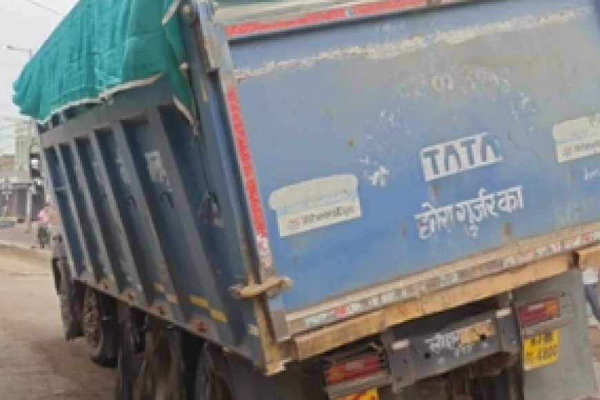 नदबई रेलवे फाटक के पास खराब हुआ डंपर, घंटों तक लगा रहा जाम