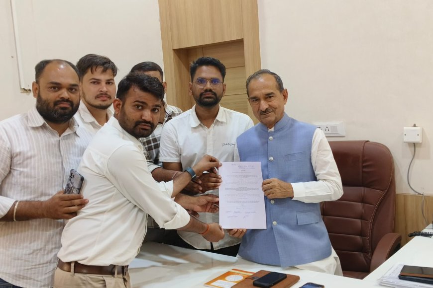 फर्स्ट ग्रेड परीक्षा तिथि में बदलाब की माँग को लेकर भाजपा प्रदेशाध्यक्ष को सौंपा गया ज्ञापन