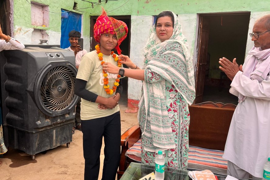 कक्षा 10वीं की छात्रा चंचल जाटव के घर पहुंची Er. अंजिला जाटव,99.83 प्रतिशत अंक लाने पर किया सम्मानित
