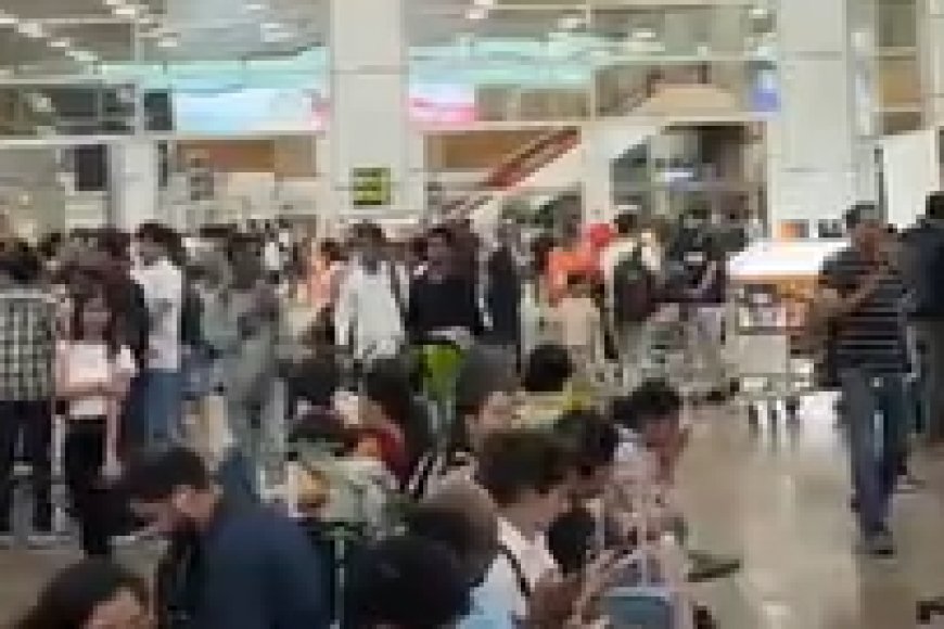 जयपुर-बेंगलुरु फ्लाइट में घंटों की देरी, इंजन खराबी के चलते एयर इंडिया एक्सप्रेस ने उड़ान रद्द की – यात्रियों में नाराज़गी