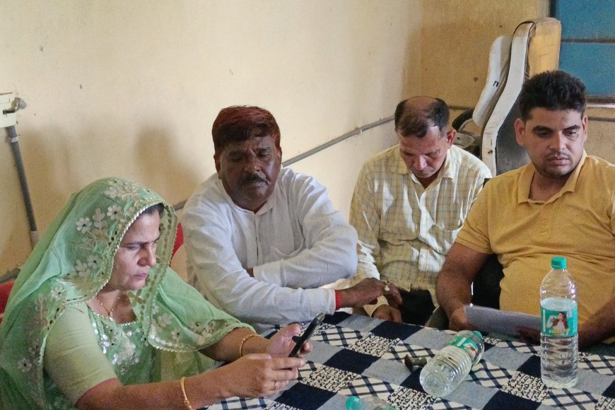 करौली : कांग्रेस नेता हुकुम मीणा पहुंची गांव गुरदह के शिविर में, ग्रामीणों से जानी कुशलक्षेम
