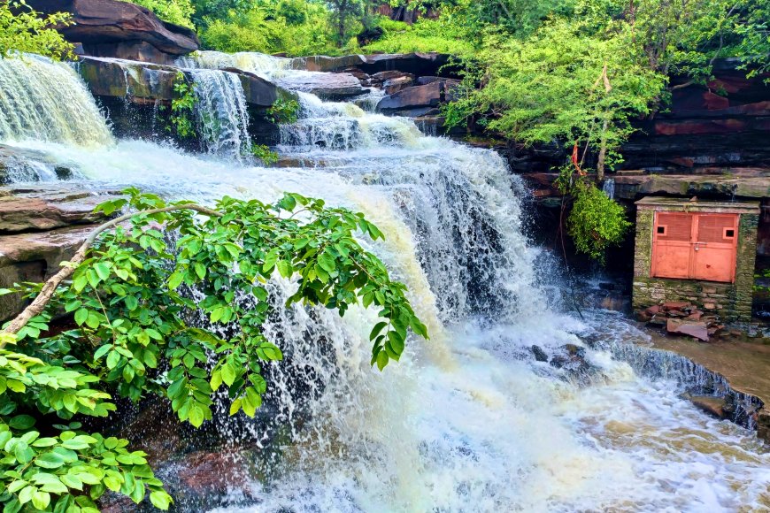 करौली - बारिशों में खूबसूरती से सजा शीतला माता झरना, गुरदह