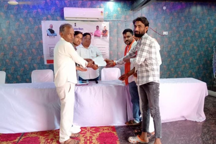 मंडरायल: वार्ड 9 के पंचायत समिति सदस्य मनोज सिंह जादौन ने सौंपा ज्ञापन, उठाईं शहर की अहम समस्याएं