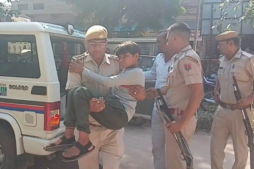 Karauli: अज्ञात वाहन ने मोटरसाइकिल को मारी टक्कर, थाना प्रभारी ने पहुंचाया अस्पताल