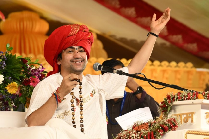 धीरेंद्र कृष्ण शास्त्री ने हालिया पत्थरबाजी पर उठाए सवाल, धर्मांतरण पर सख्त कानून की बात की