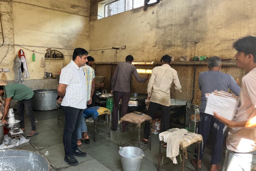 बहादुरपुर में खाद्य सुरक्षा विभाग की बड़ी कार्रवाई, 425 किलो स्किम्ड मिल्क पाउडर जप्त