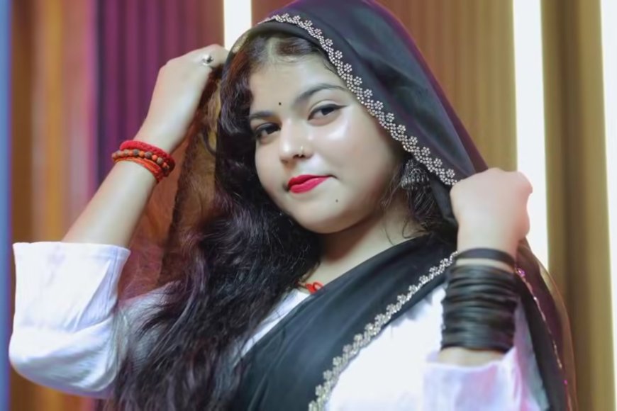 Kajal Kumari: देसी लुक में छाईं काजल कुमारी, ब्लैक साड़ी वाले वीडियो ने इंटरनेट पर मचाई धूम