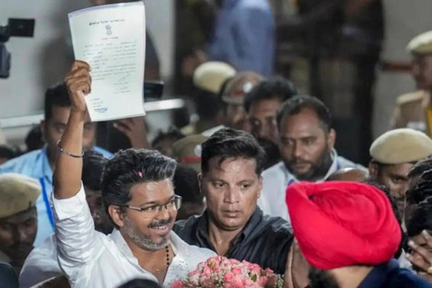 तमिलनाडु में सियासी हलचल: कांग्रेस के बाद अब AIADMK भी विजय के साथ? DMK ने कांग्रेस को बताया 'पीठ में छुरा घोंपने वाला'